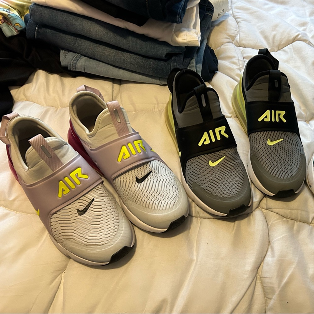 NIKE